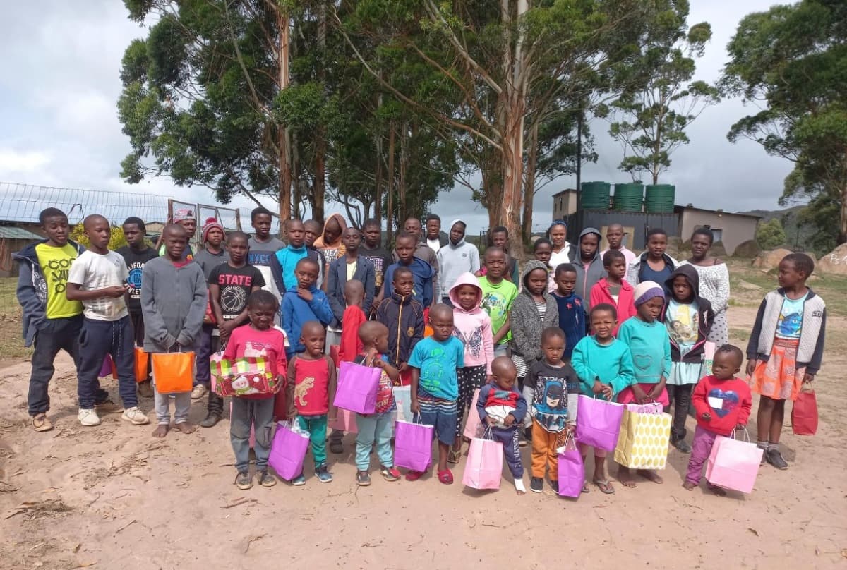ChristmasMealForChildrenHome