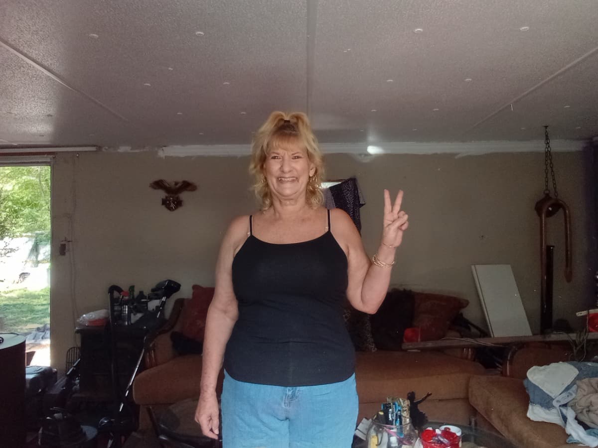 ElderlyWomanNeedsHelp