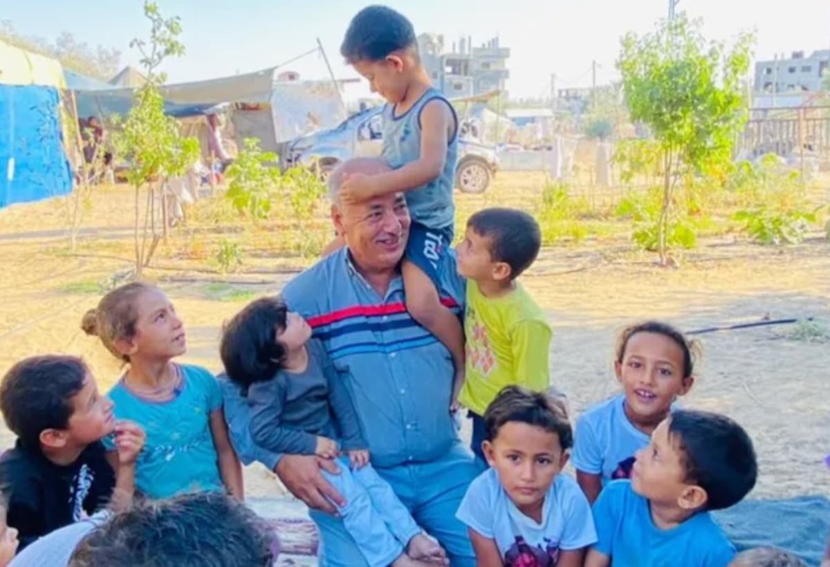 StandWithAymanAndOrphans