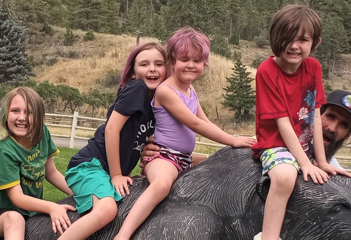 HollowKidsLifeschool