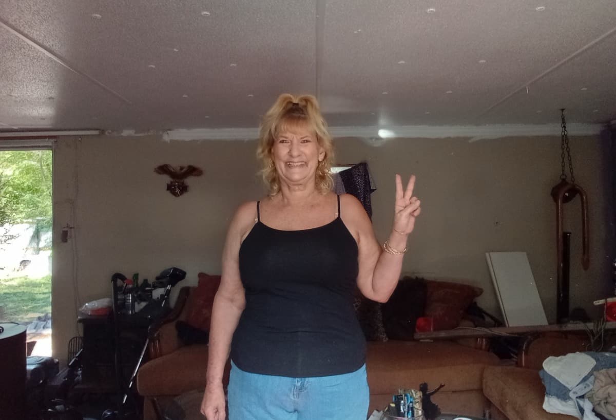 ElderlyWomanNeedsHelp