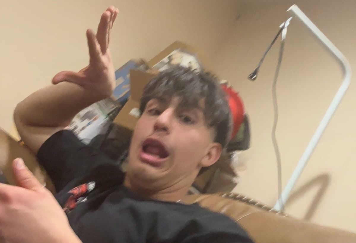 HelpMokbelPayForTicket