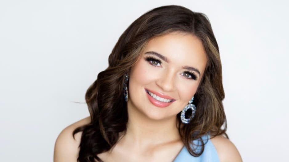 AddiPMissMinotTeen27GoRed