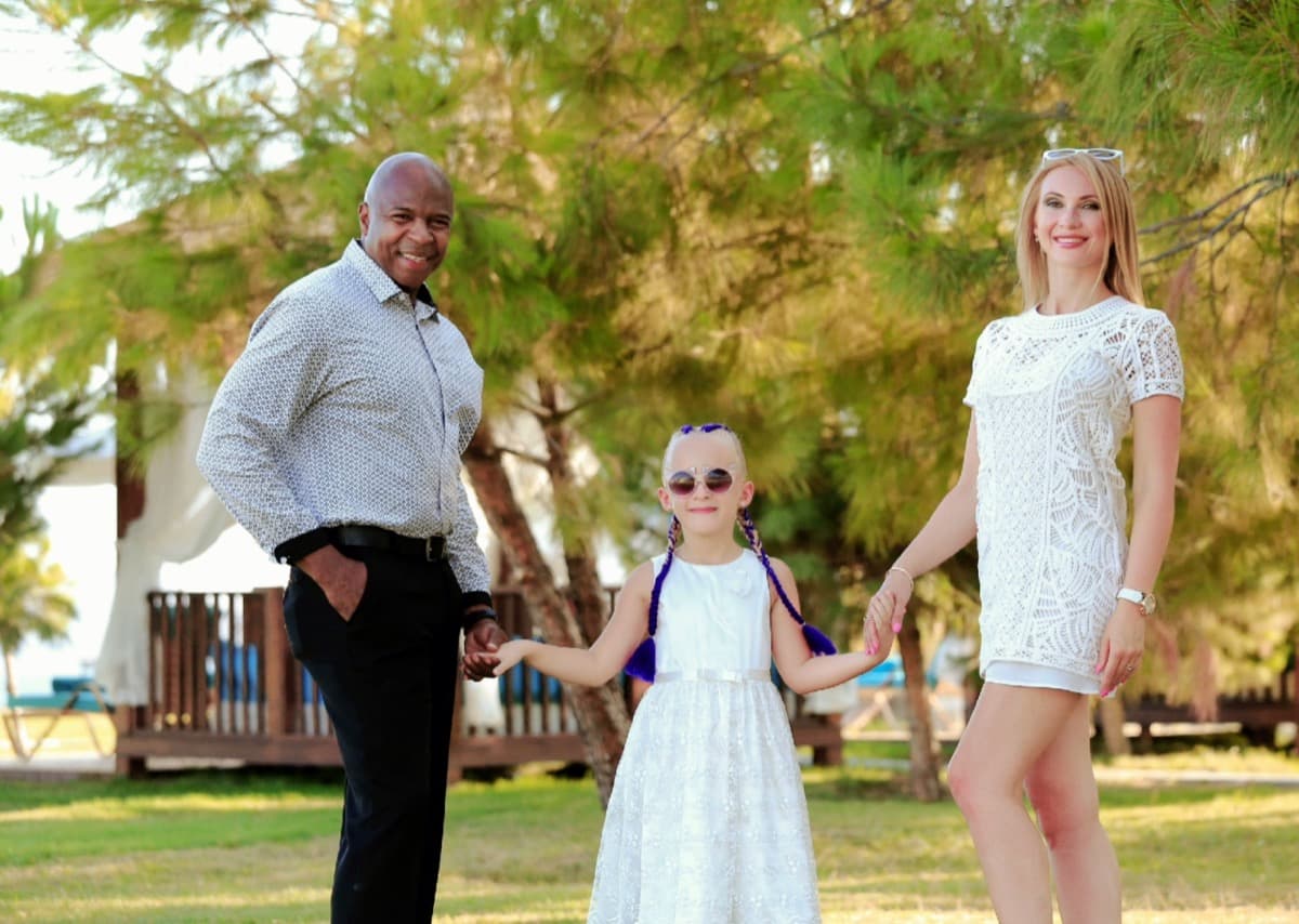 HelpAngeloandFamilyGetHome