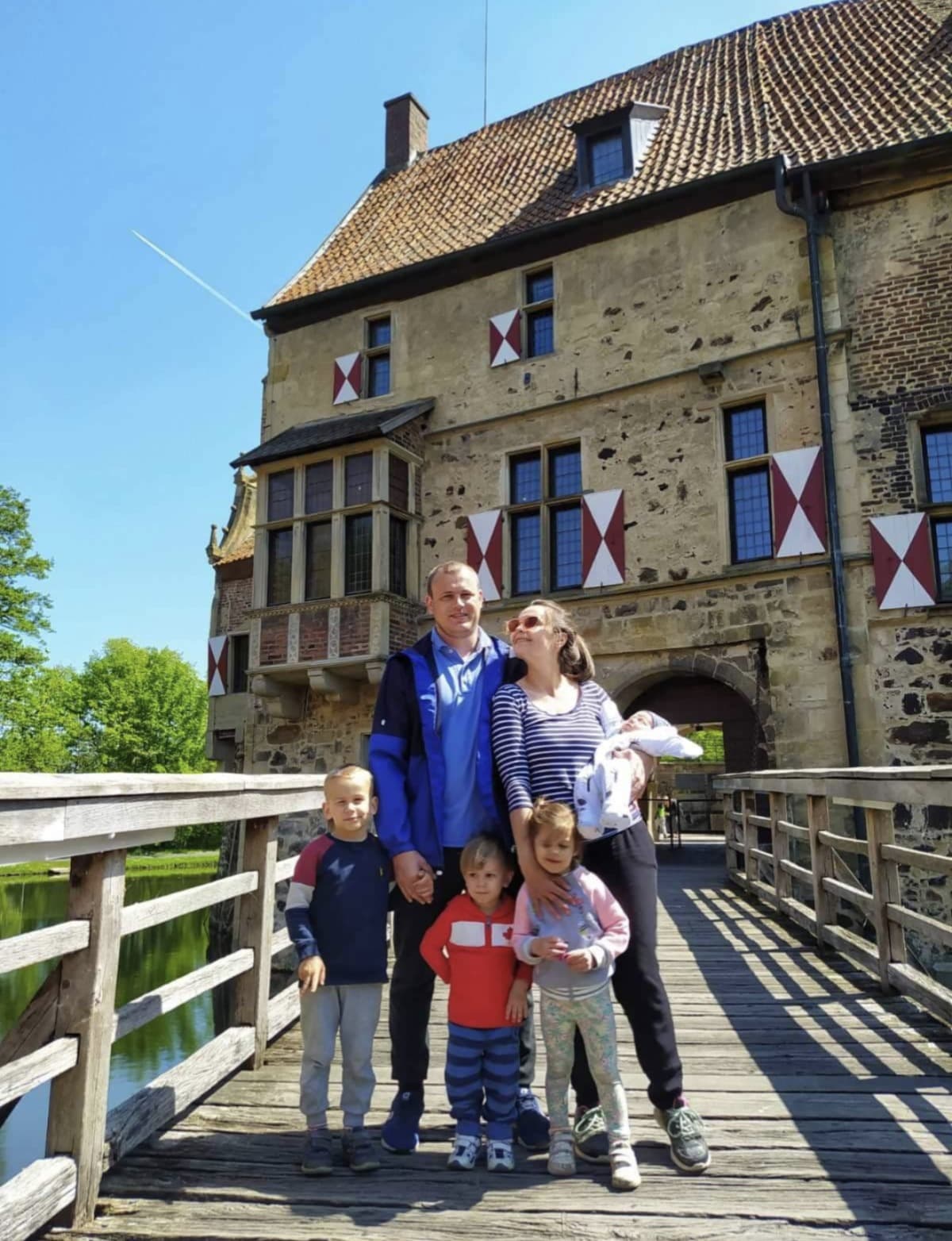 PregnantWomanEscapingUkraine