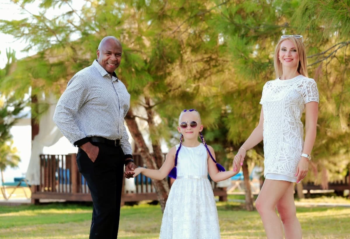 HelpAngeloandFamilyGetHome