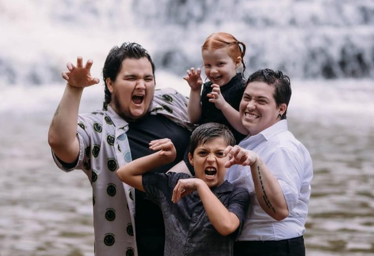 HelpATransFamilyFlee