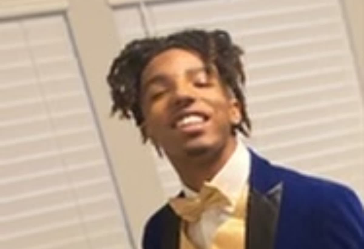 NoMoneyJustALastName