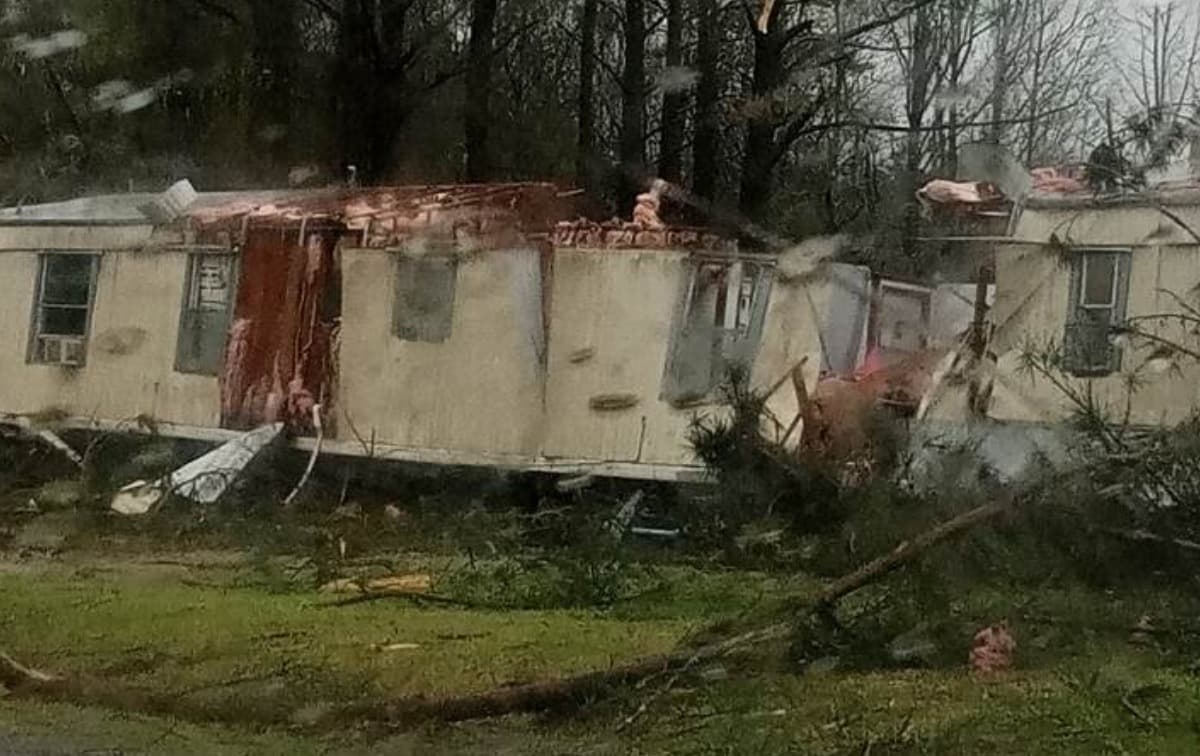 PleaseHelpTornadoSurvivors