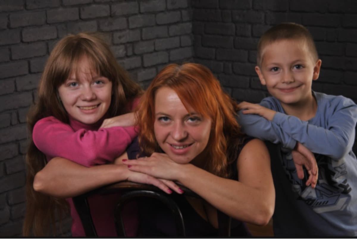 HelpAnyaEscapeUkraine