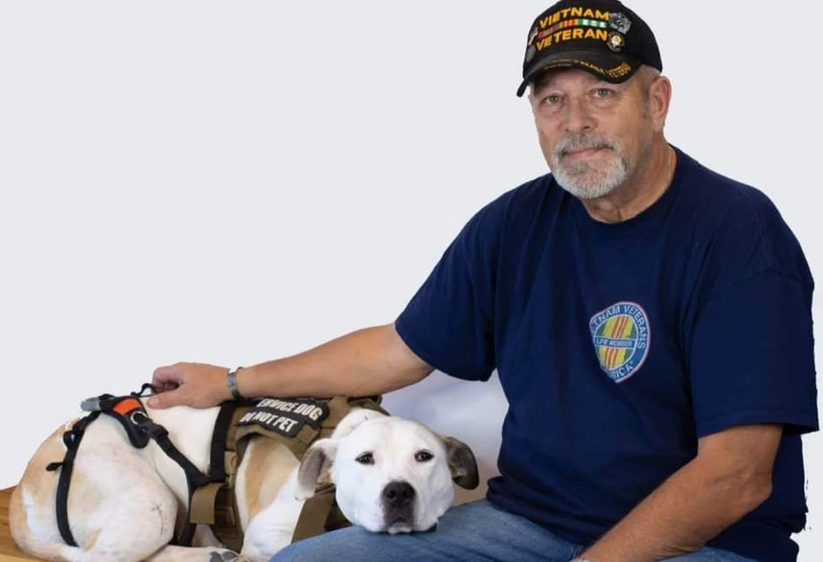 AVetAndHisServiceDogPolly