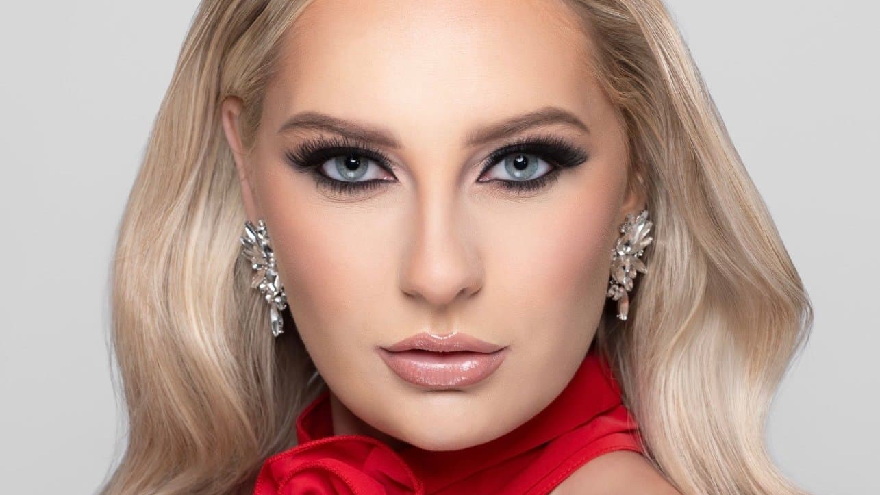 Miss Illinois USI: Still She Rose