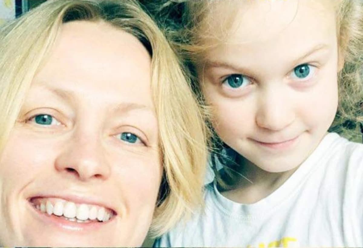 HelpAnastasiaAndHerDaughter