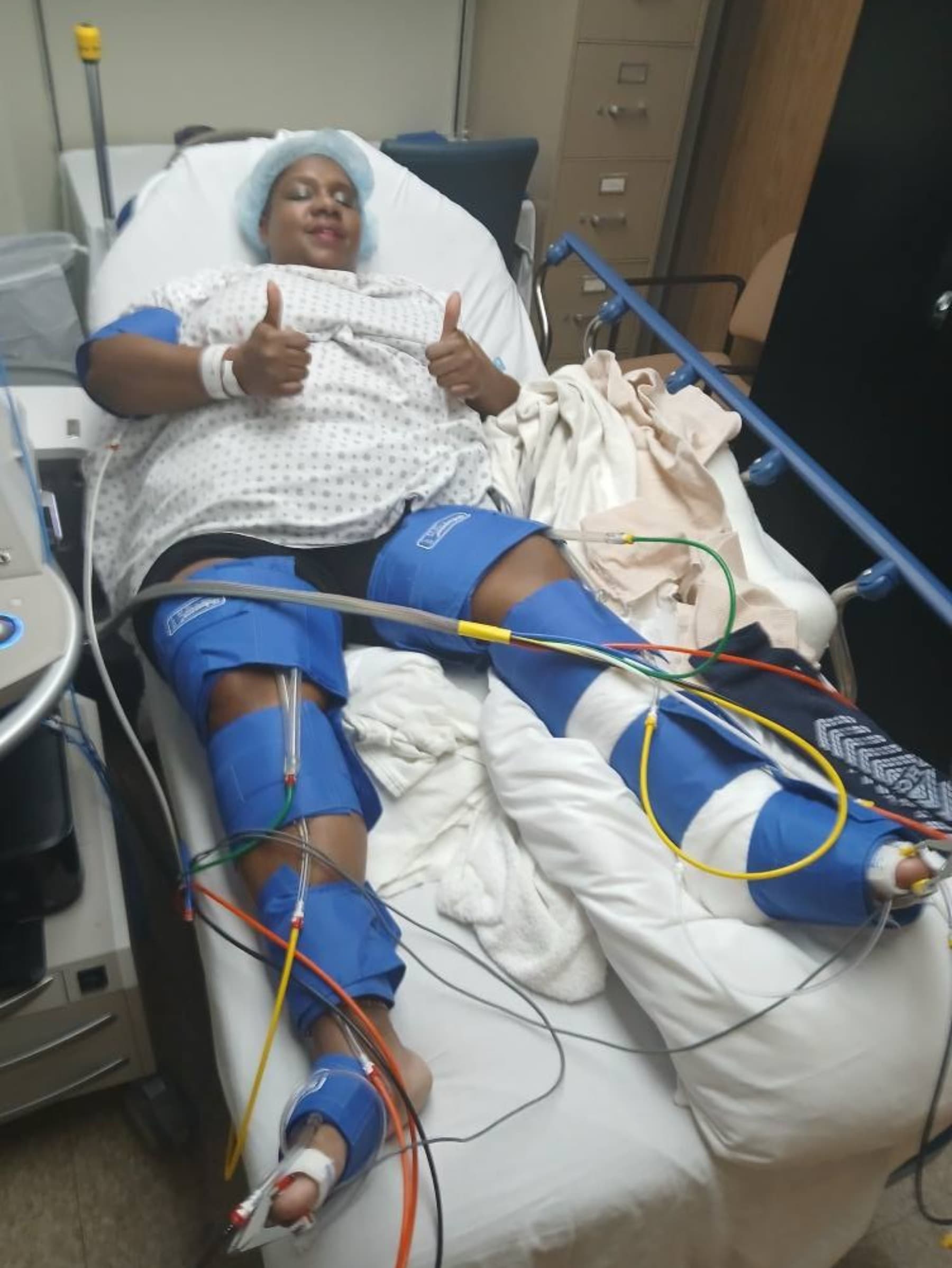 AniYaABrokeHerFootNeedsHelp