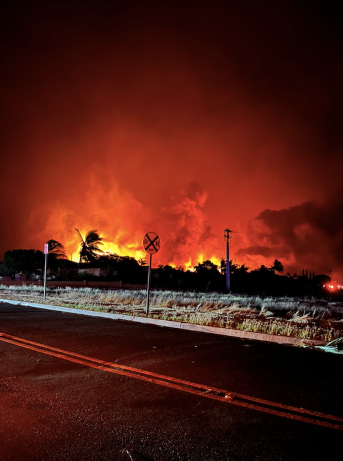 TravisAndCatherineMauiFire