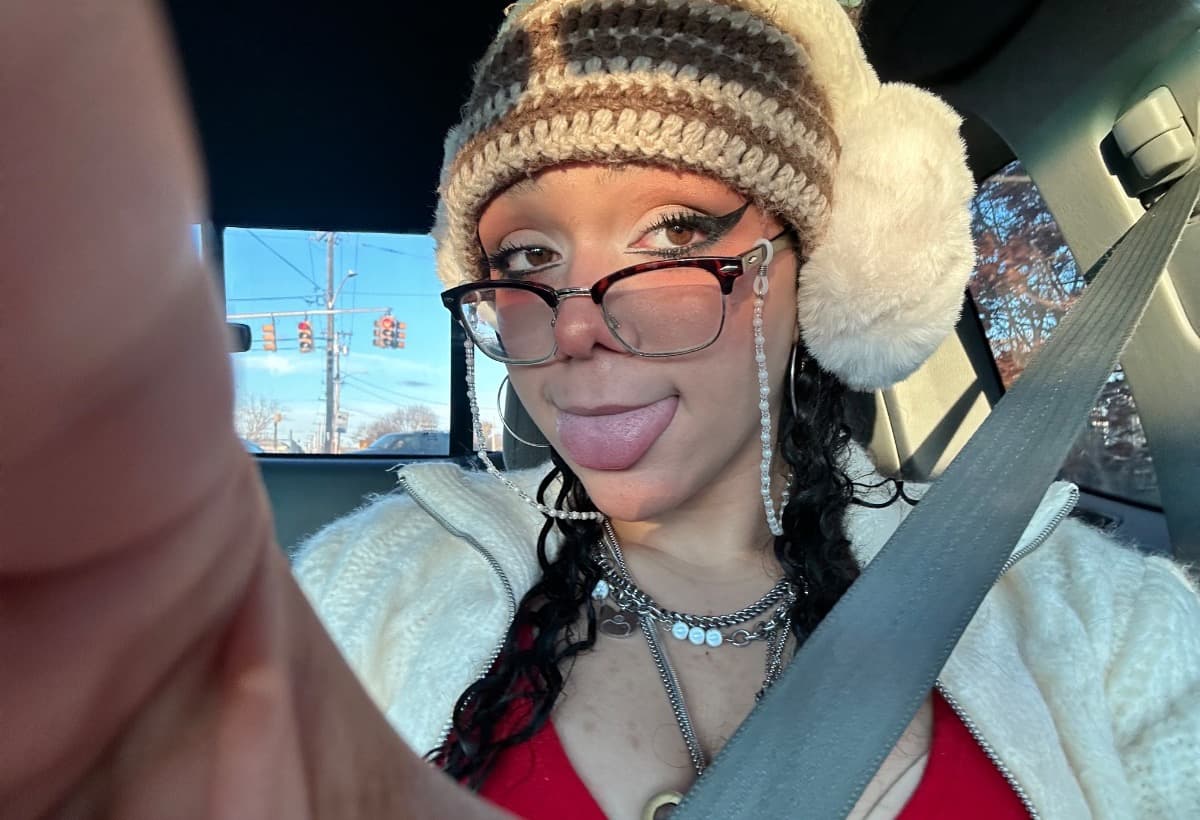 HelpMiaGatBackOnHerFeet