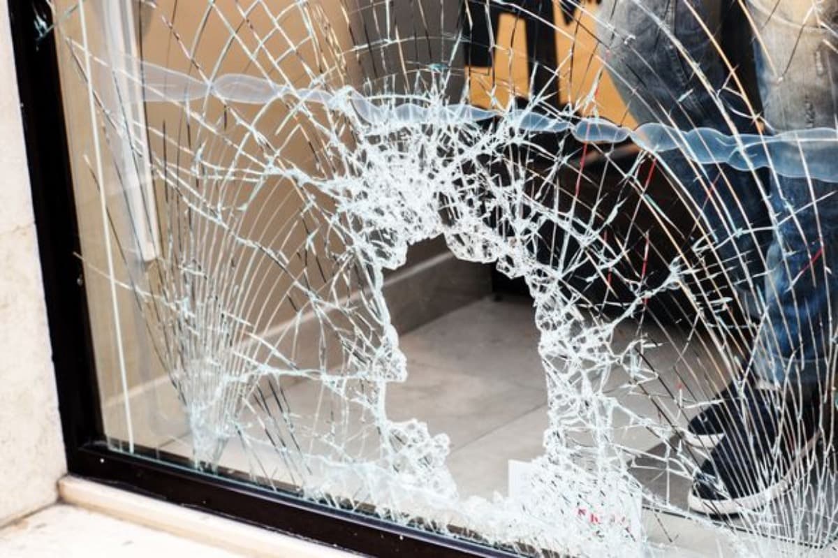 BrokenBodyBrokenWindow