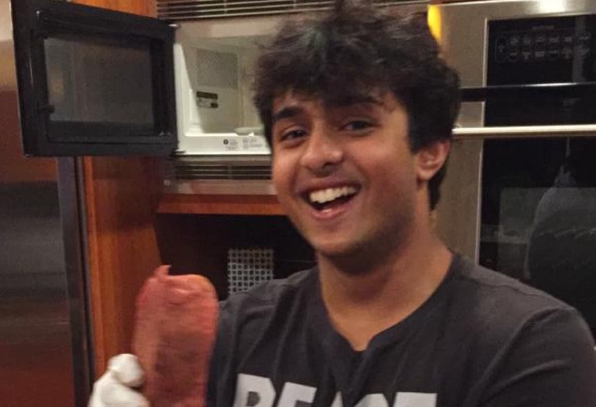 NirekhIsBrokeHelpThatBoy