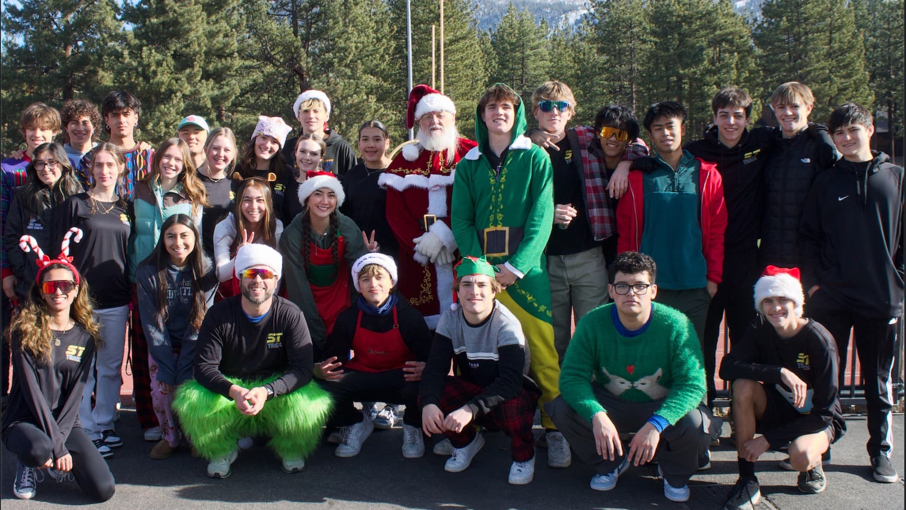 STHSTrackAndFieldSantaFunRun