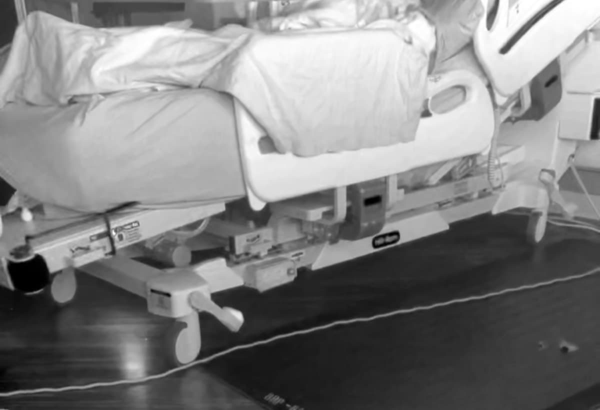 HelpMyFamilyLayGrandmaToRest