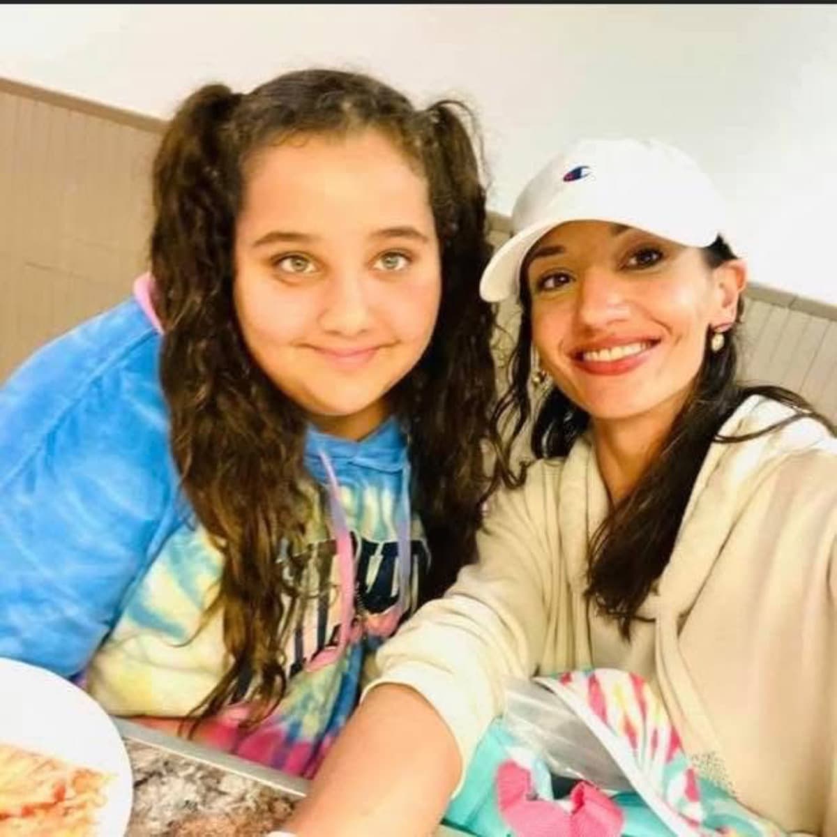 PleaseHelpLayMyNiecesMother