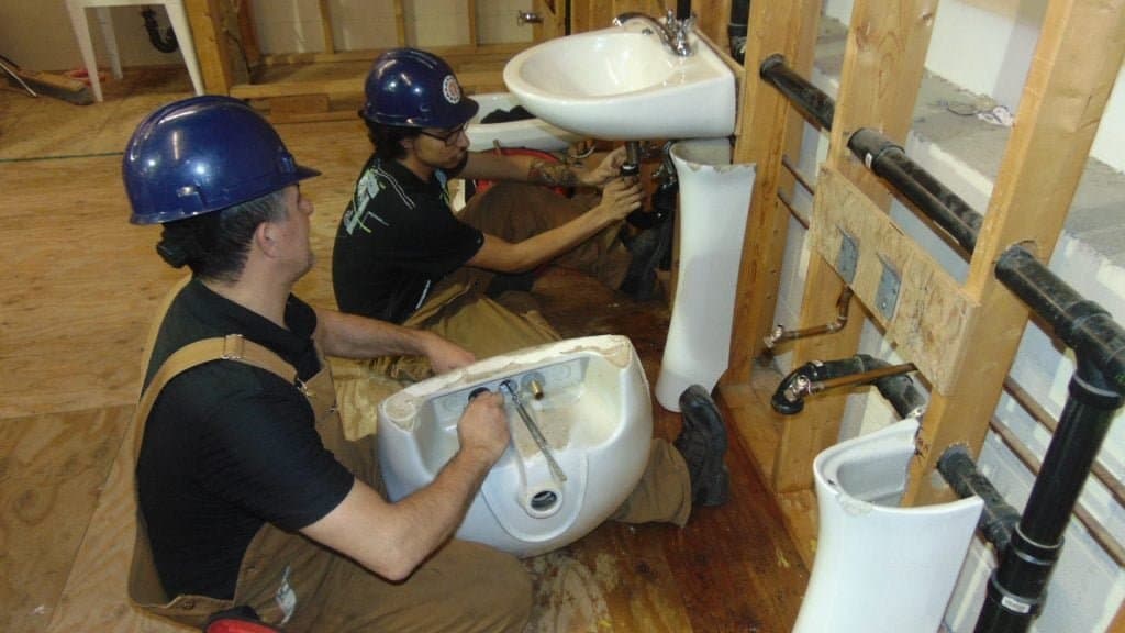 Common Plumbing Issues That Require A Plumber Near Me