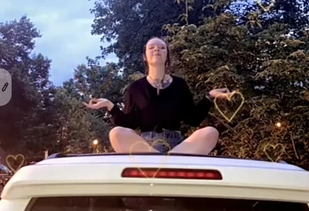 HelpYaGirlBuyHerFirstCarToAd