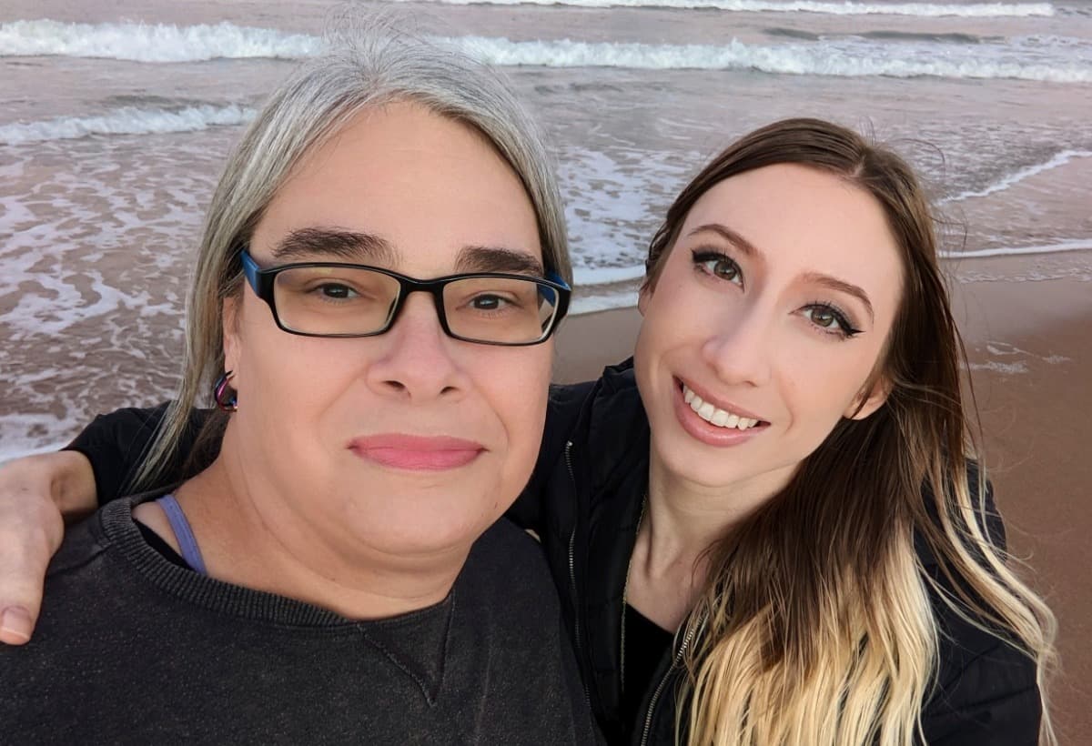 HelpElliaAndAuroraAndCats