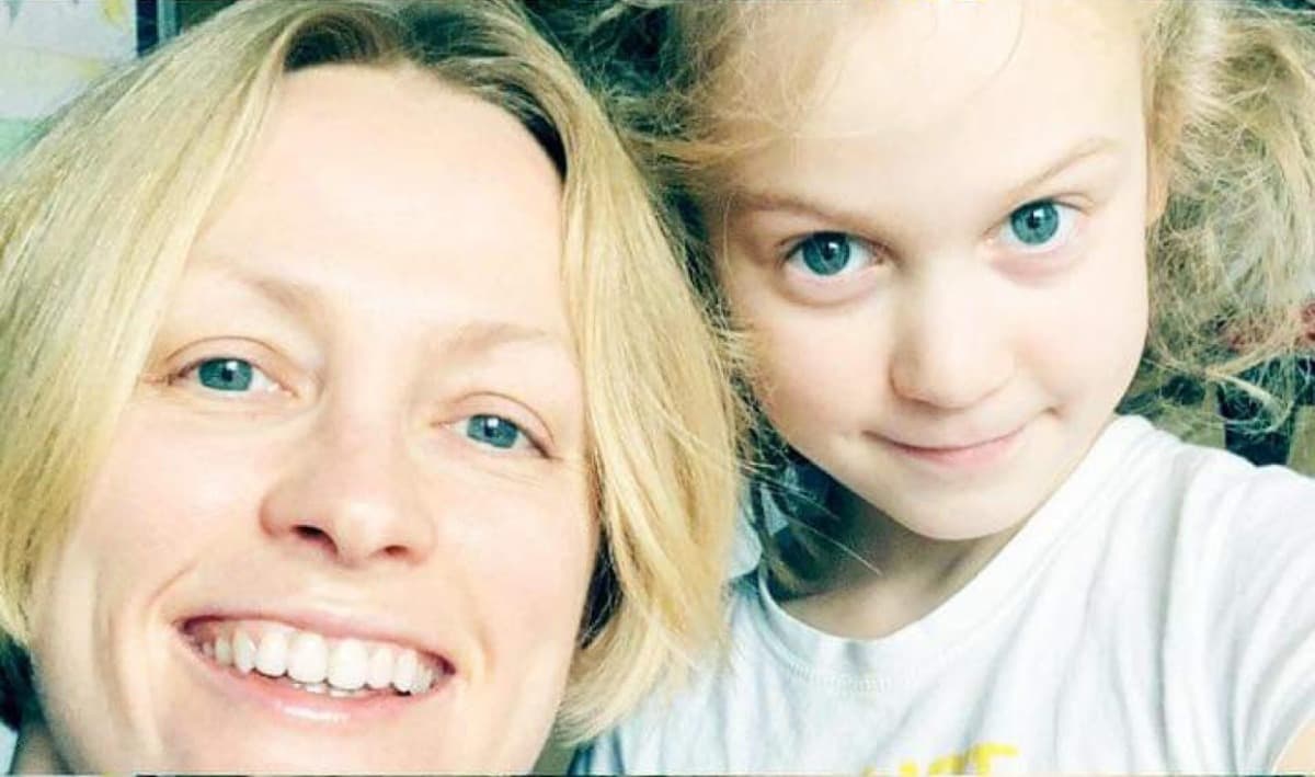 HelpAnastasiaAndHerDaughter