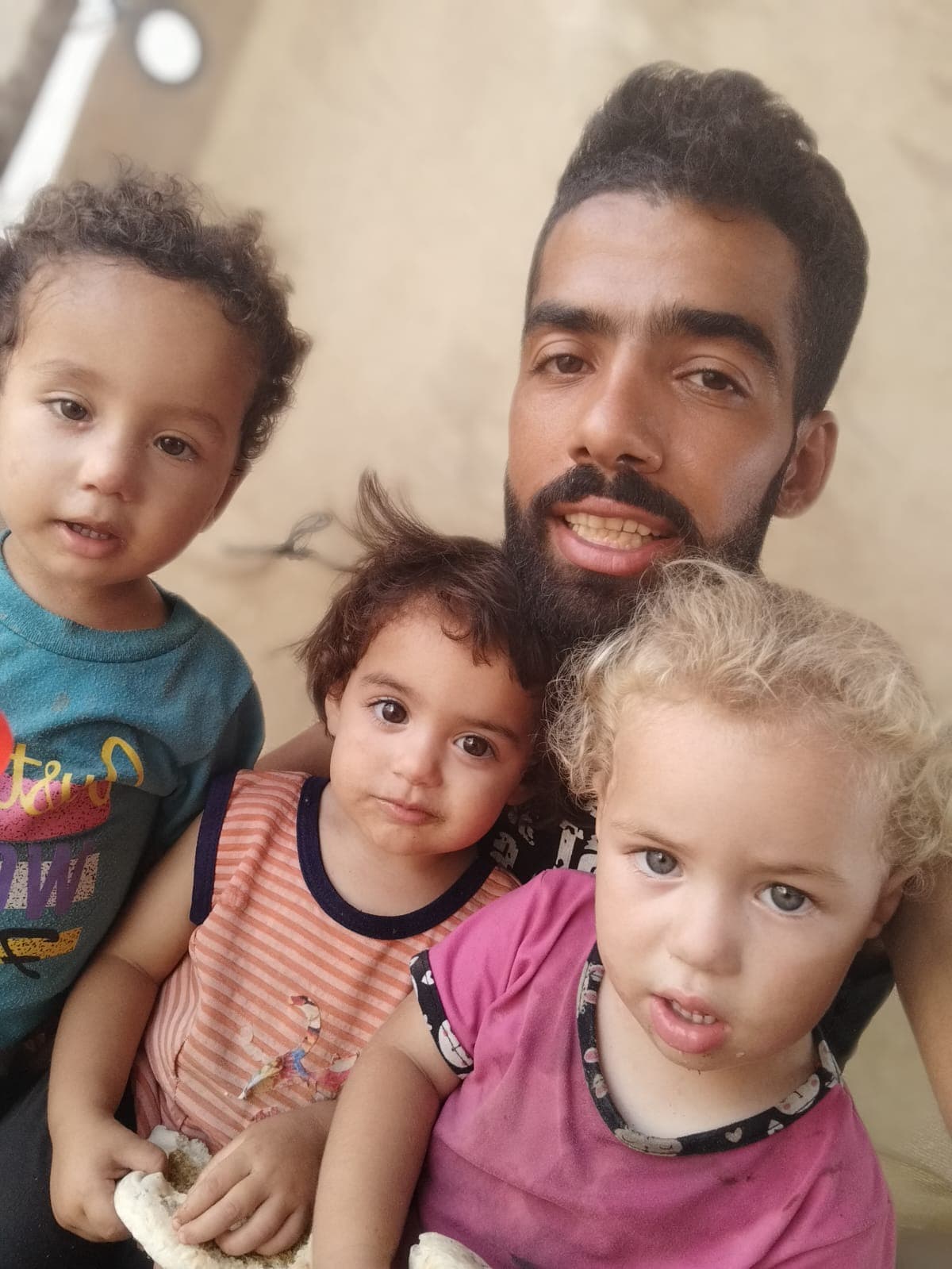 HelpEsmeelAndHisFamilyInGaza